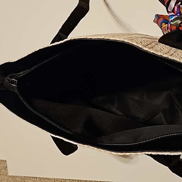 Unbranded straw purse with multi colored scarf tie accent. - Picture 5 of 5